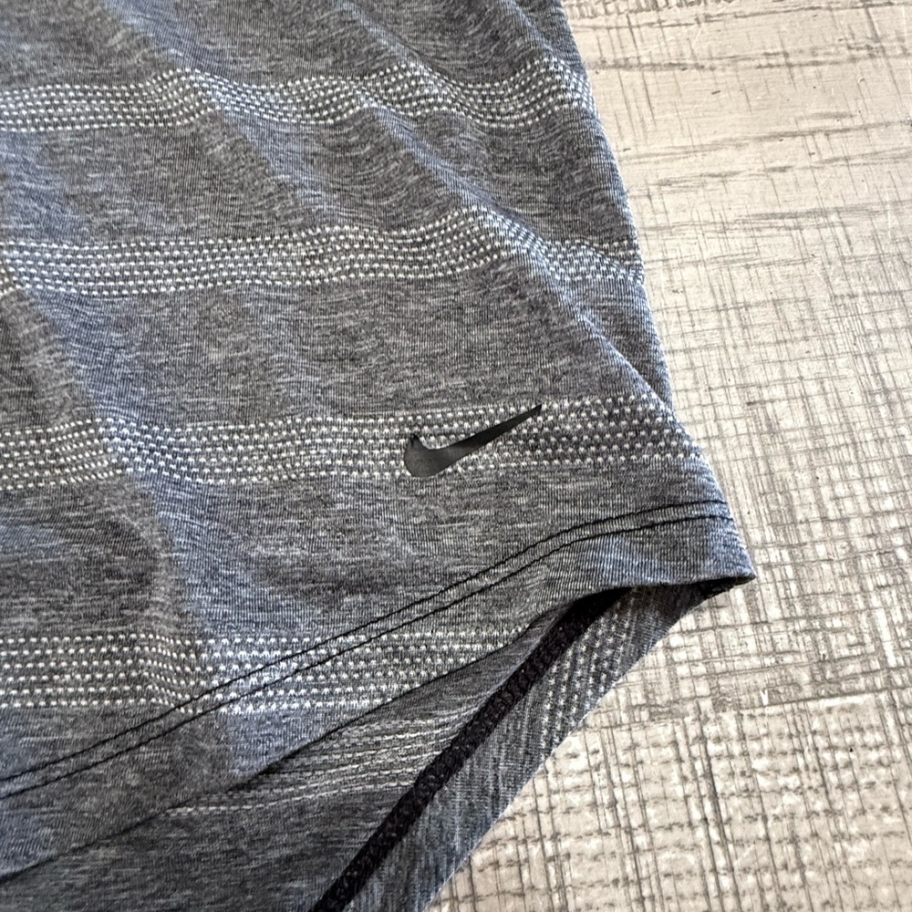 Nike Black and Grey RacerBack Workout Tank Size Small - Picture 6 of 7